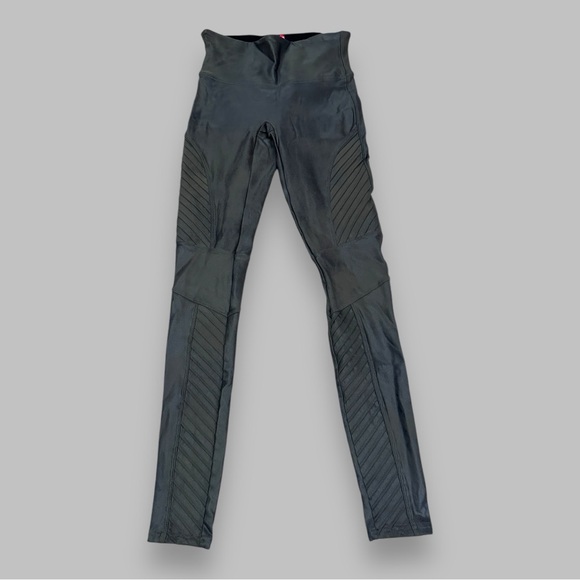 🎉HP🎉 Excellent Used Condition SPANX Moto Legging in Gunmetal Grey. Size Small. - Picture 5 of 13